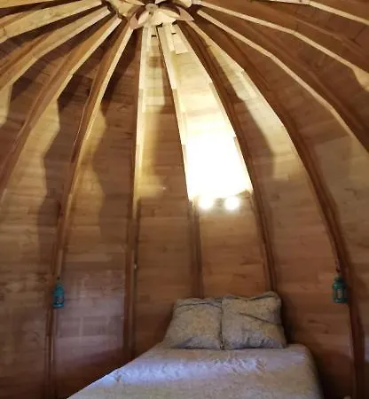 مكان تخييم De La Chagnee Saint-Aubin-le-Cloud