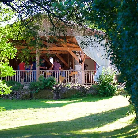 De La Chagnee مكان تخييم Saint-Aubin-le-Cloud