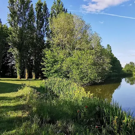 De La Chagnee 3* Saint-Aubin-le-Cloud