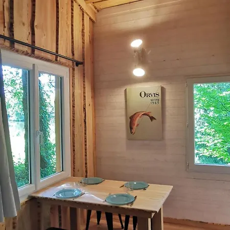 مكان تخييم De La Chagnee Saint-Aubin-le-Cloud