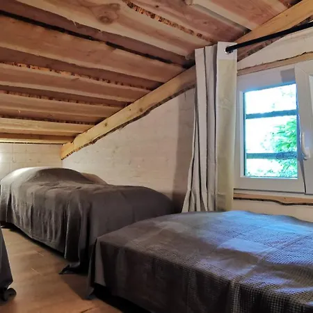 De La Chagnee مكان تخييم Saint-Aubin-le-Cloud