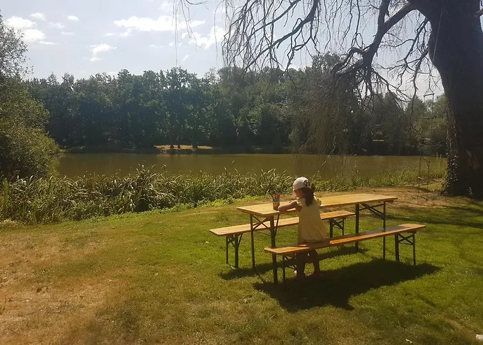 De La Chagnée Camping Saint-Aubin-le-Cloud